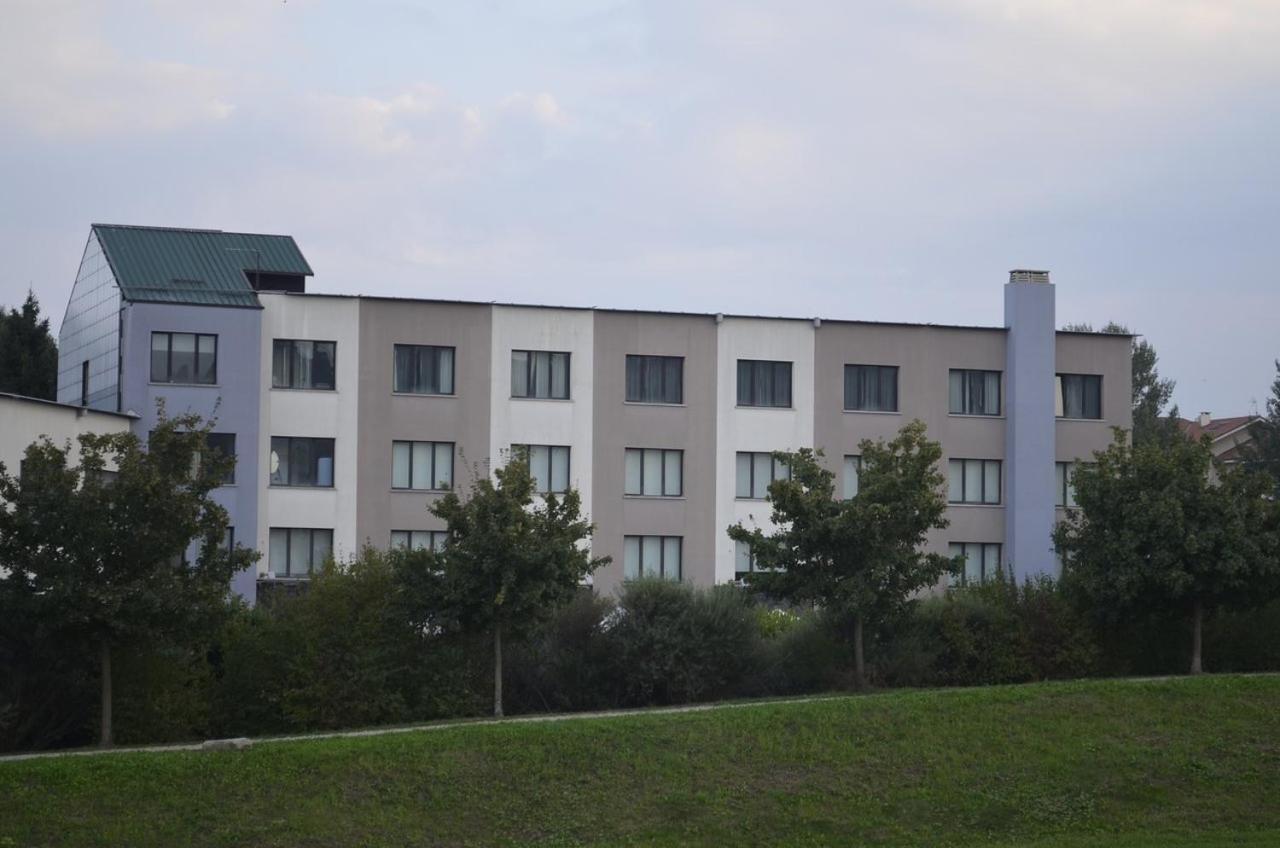 Hotel Cavalieri 皮内罗洛 外观 照片