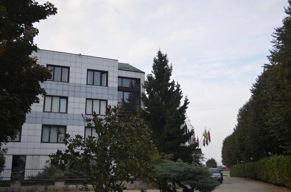 Hotel Cavalieri 皮内罗洛 外观 照片