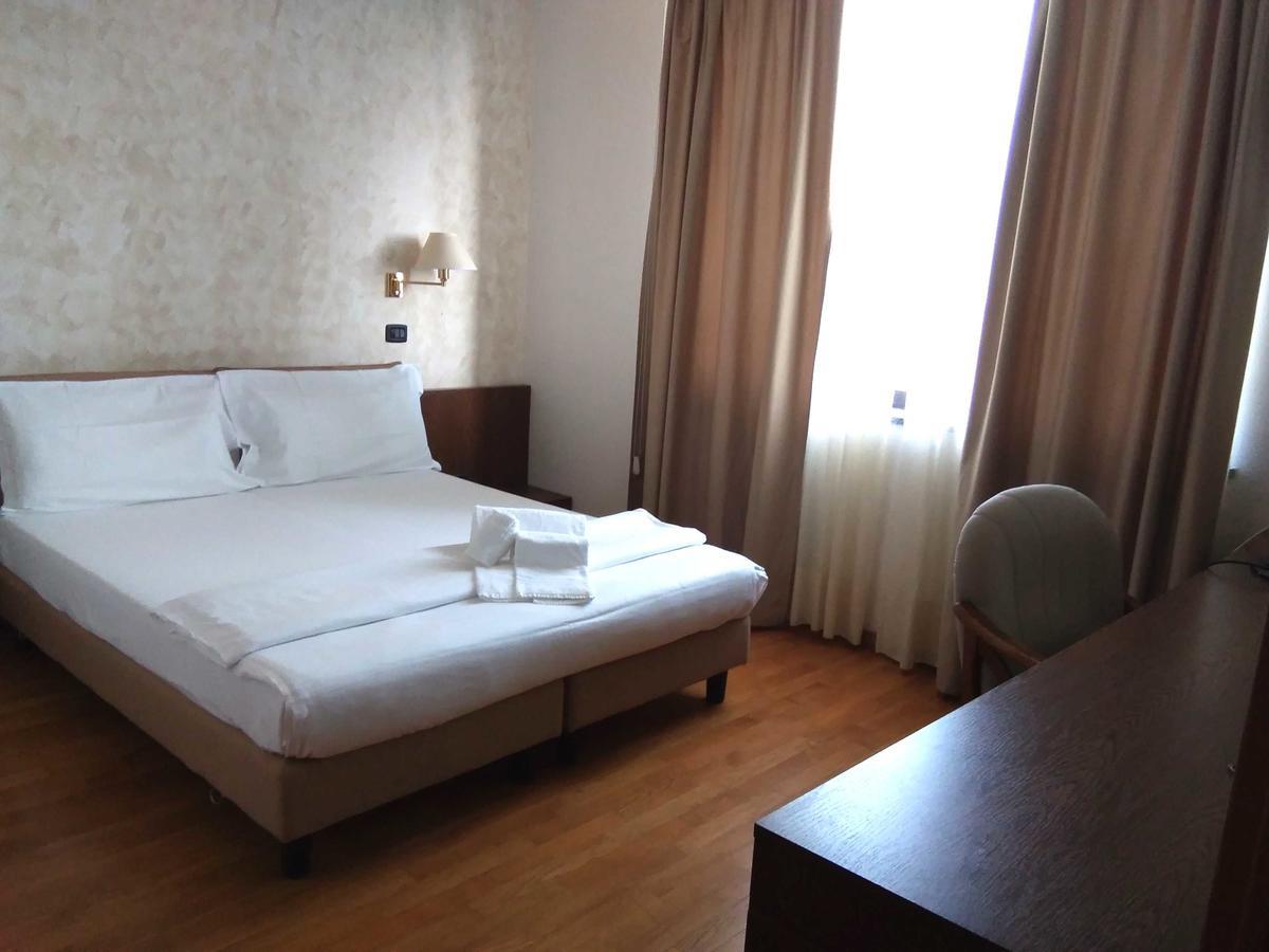 Hotel Cavalieri 皮内罗洛 外观 照片
