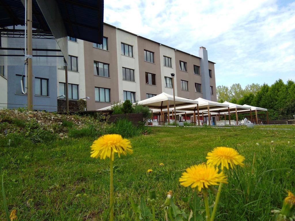 Hotel Cavalieri 皮内罗洛 外观 照片