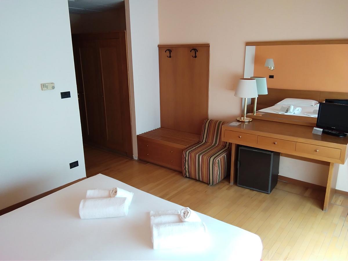 Hotel Cavalieri 皮内罗洛 外观 照片