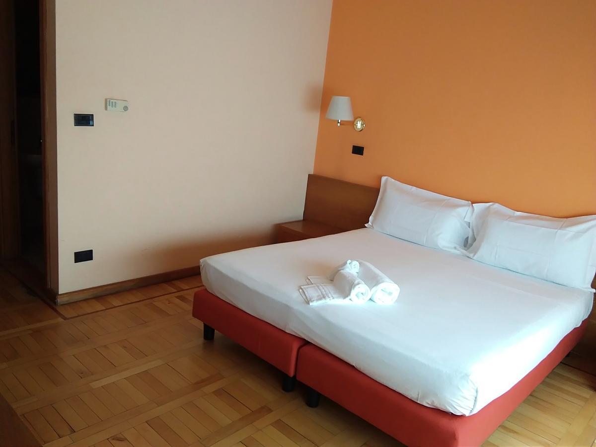 Hotel Cavalieri 皮内罗洛 外观 照片