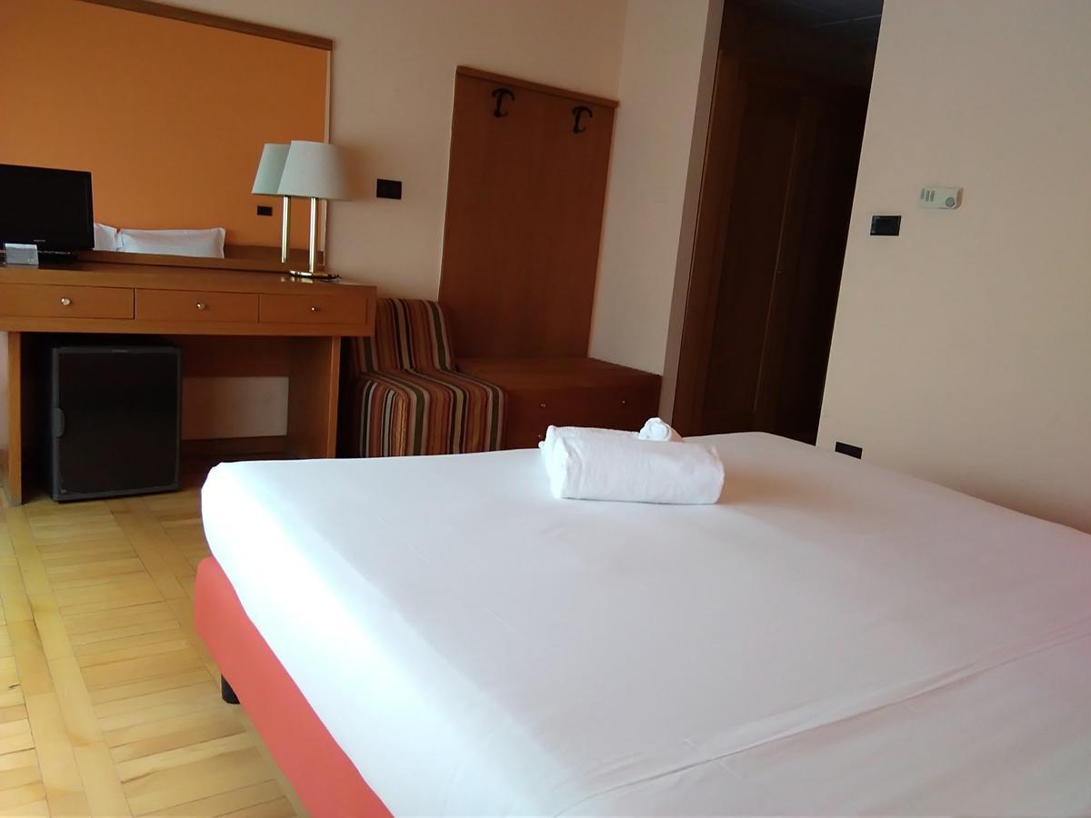 Hotel Cavalieri 皮内罗洛 外观 照片