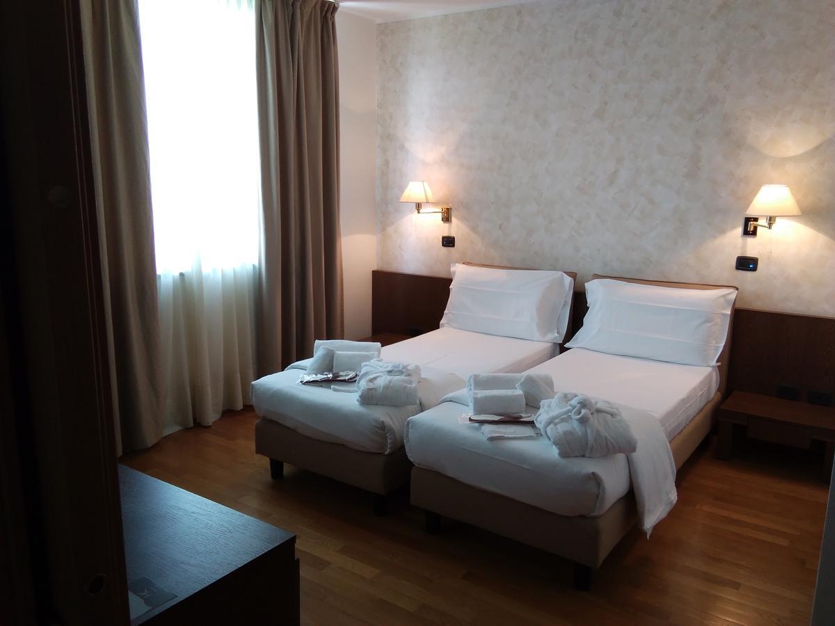 Hotel Cavalieri 皮内罗洛 外观 照片