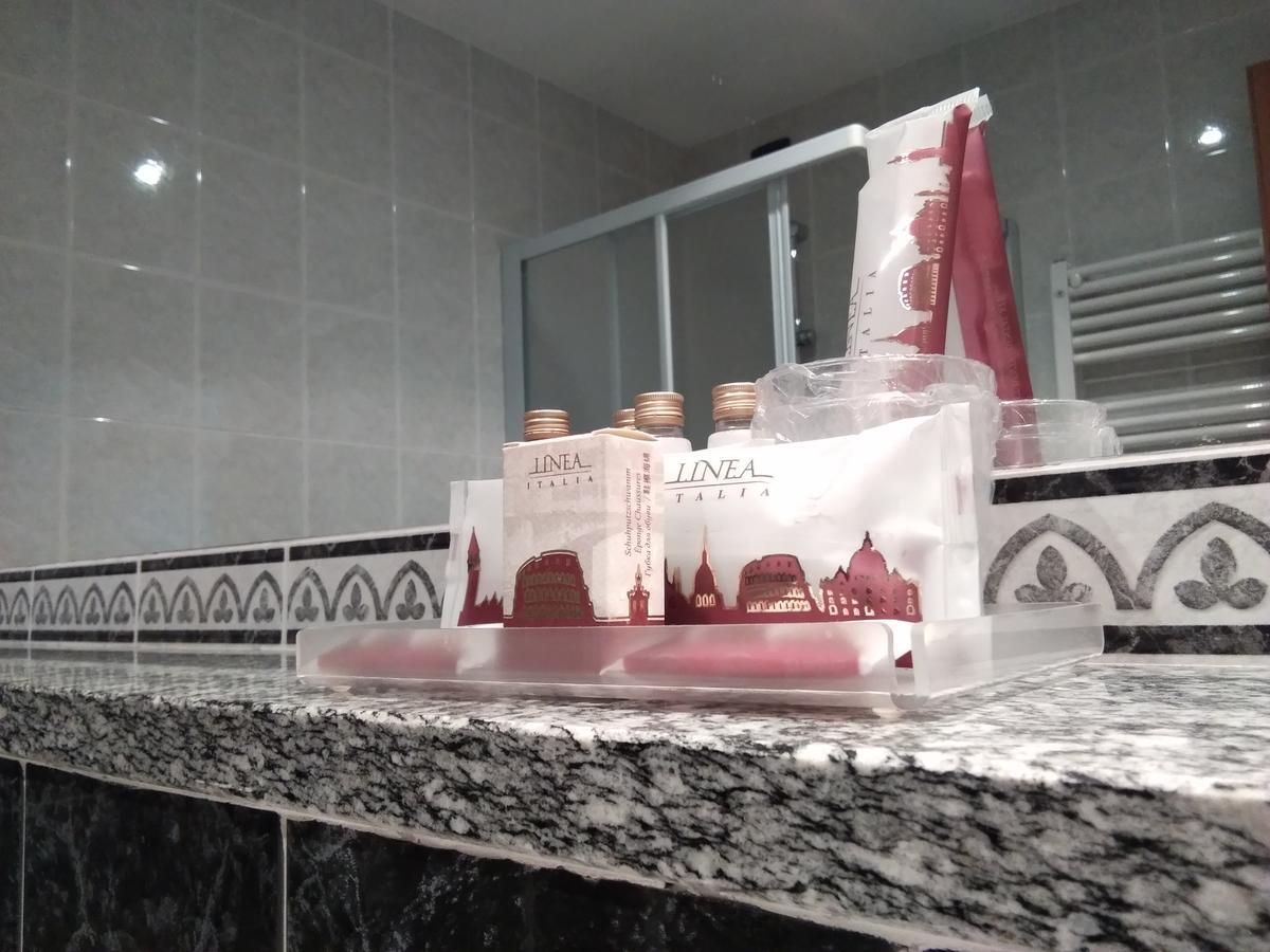 Hotel Cavalieri 皮内罗洛 外观 照片