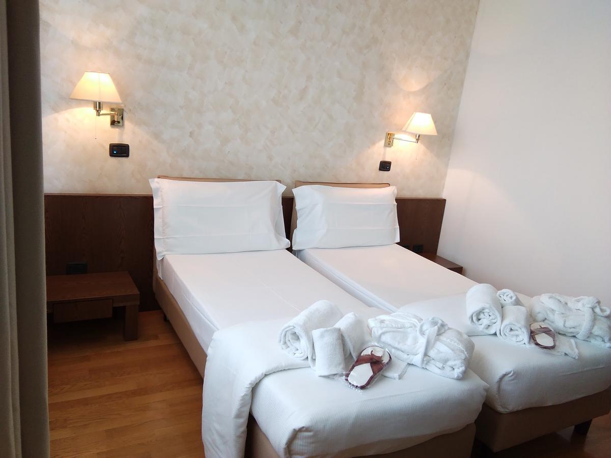 Hotel Cavalieri 皮内罗洛 外观 照片